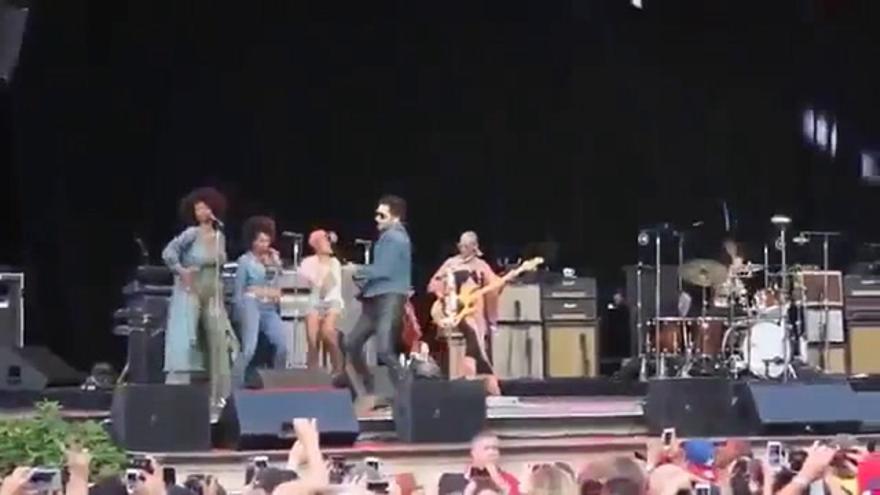 Lenny Kravitz lo enseñó todo durante un concierto en Estocolmo