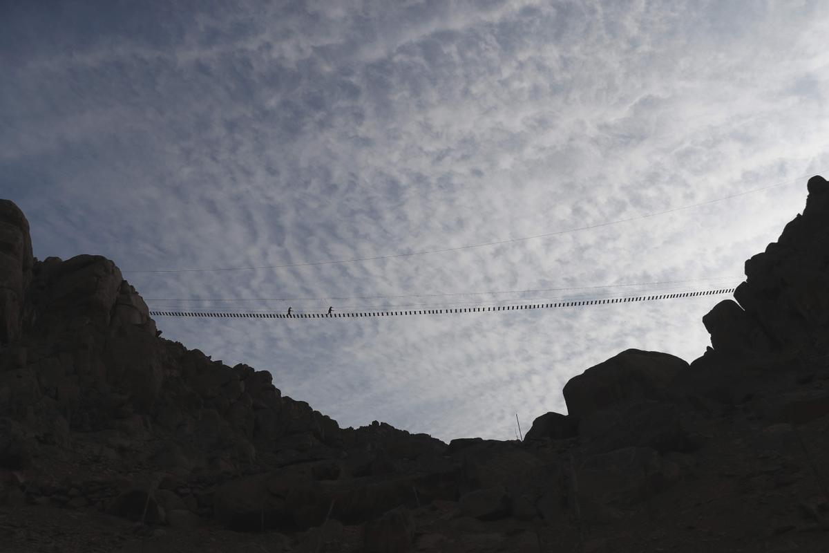 El puente colgante viral que lucha contra el estigma en las barriadas de Lima, en Perú