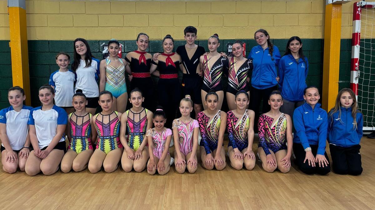 Parte de la expedición del Gimnasia Sagunto en Moncada.