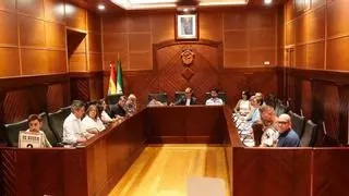 Tensión en el pleno de Pozoblanco: el alcalde acaba pidiendo la intervención de la Policía por las pancartas de la residencia de mayores
