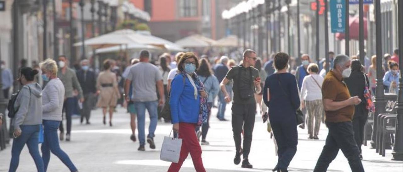 Canarias suma 5.426 nuevos casos y seis fallecidos con Covid