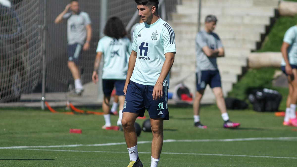 Carlos Soler en una entrenamiento con la Selección española