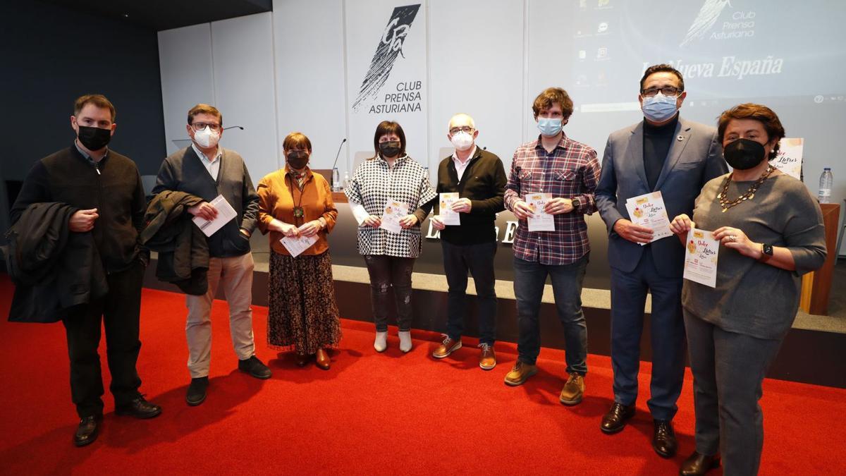 Participantes en la presentación de la presente edición de “Dulce de Letras”, celebrada en el Club Prensa Asturiana de LA NUEVA ESPAÑA. |  | LUISMA MURIAS