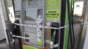 La gasolinera precintada por la Agencia Tributaria en Xàtiva