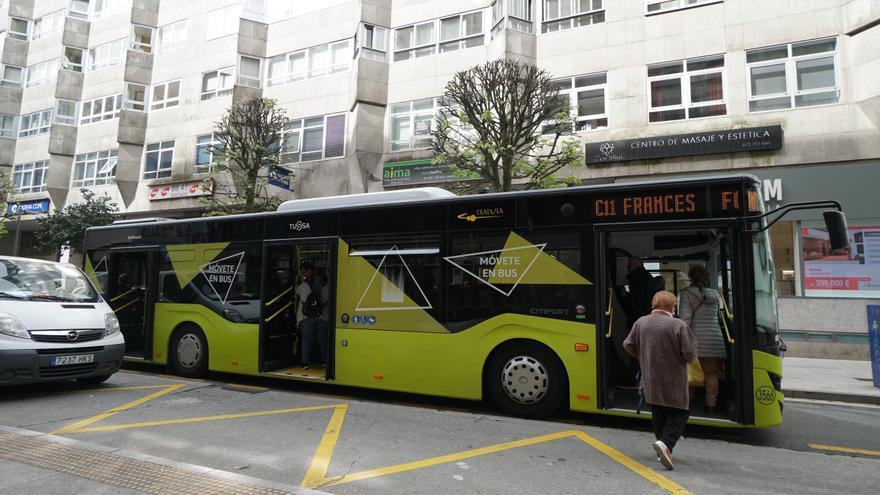 A app dos buses urbanos seguirá a funcionar mal mentres non se resolva o novo contrato
