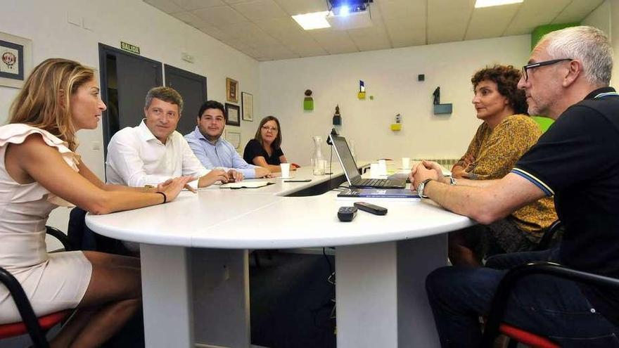 Por la izquierda, Ana Concejo, José Luis Rivero, Leopoldo Benjumea, Marta Pérez, Mónica Barettino y José Antonio Vega.