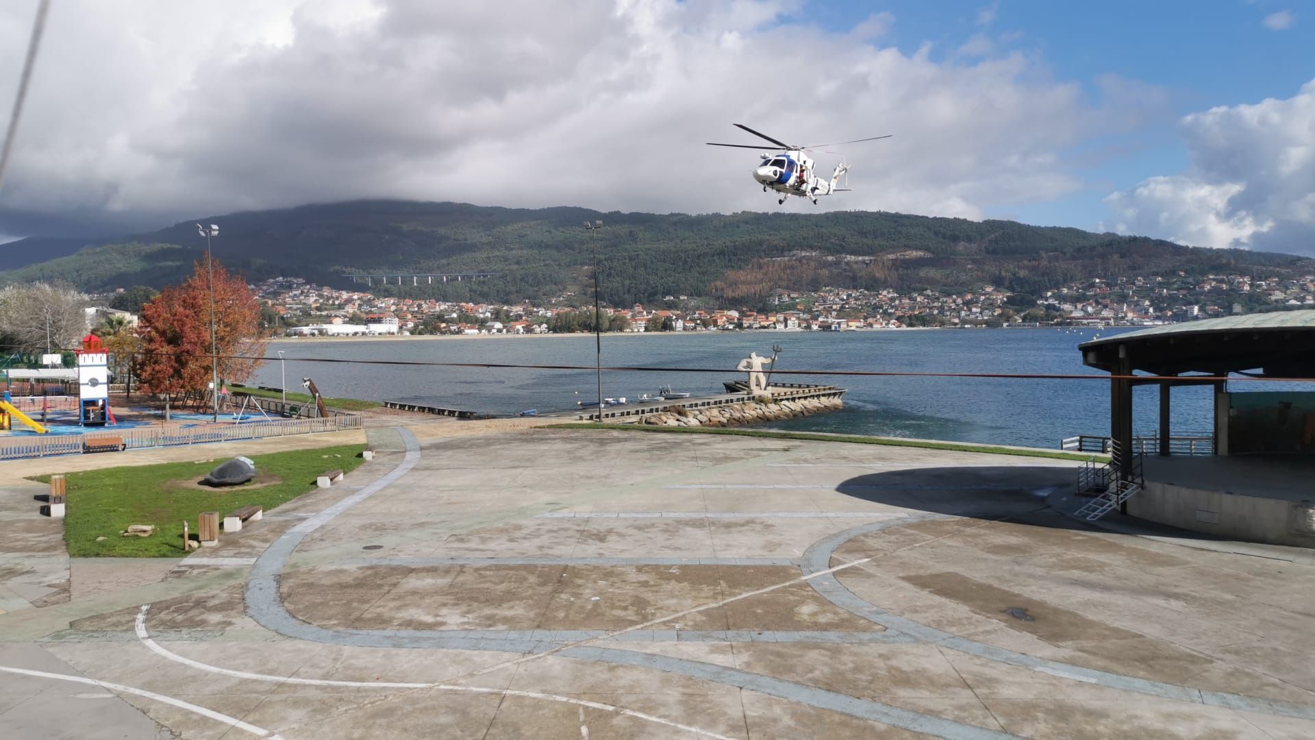 Escenas del simulacro de rescate frente a Moaña.