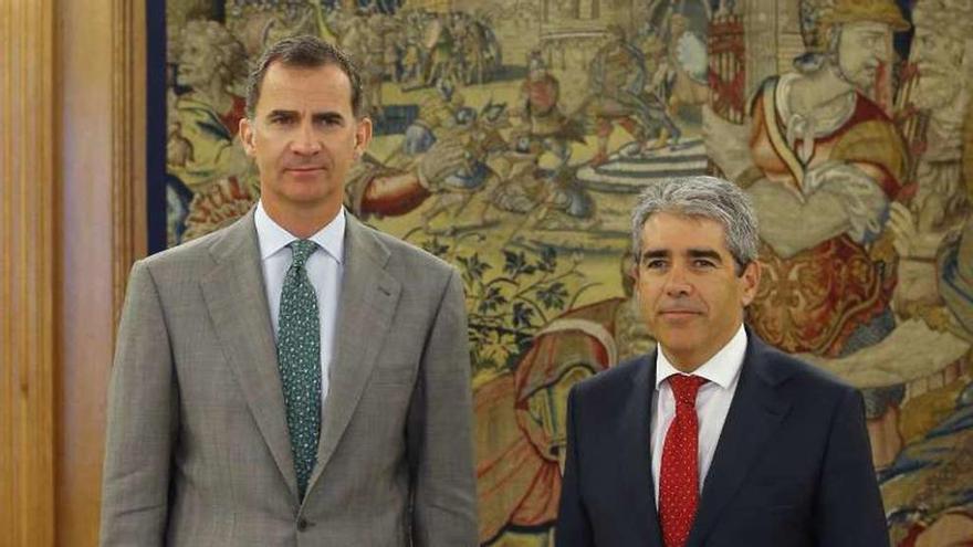 Felipe VI, con Homs (CDC). // Efe