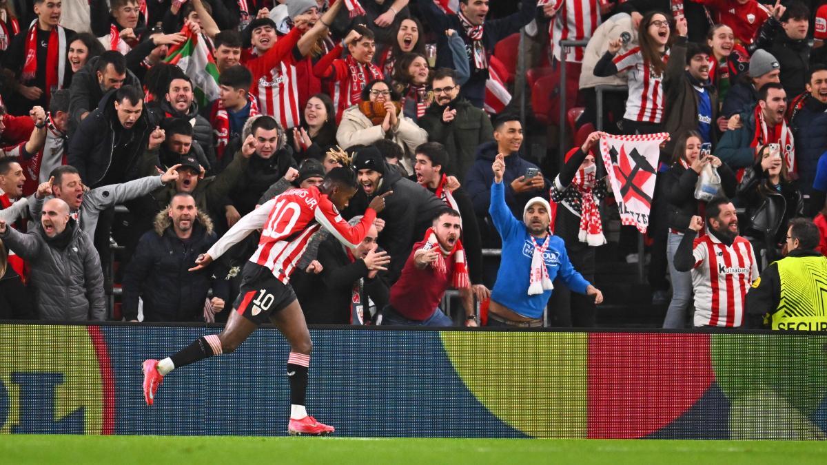 Nico Williams celebrando el gol ante el Viktoria Plzen