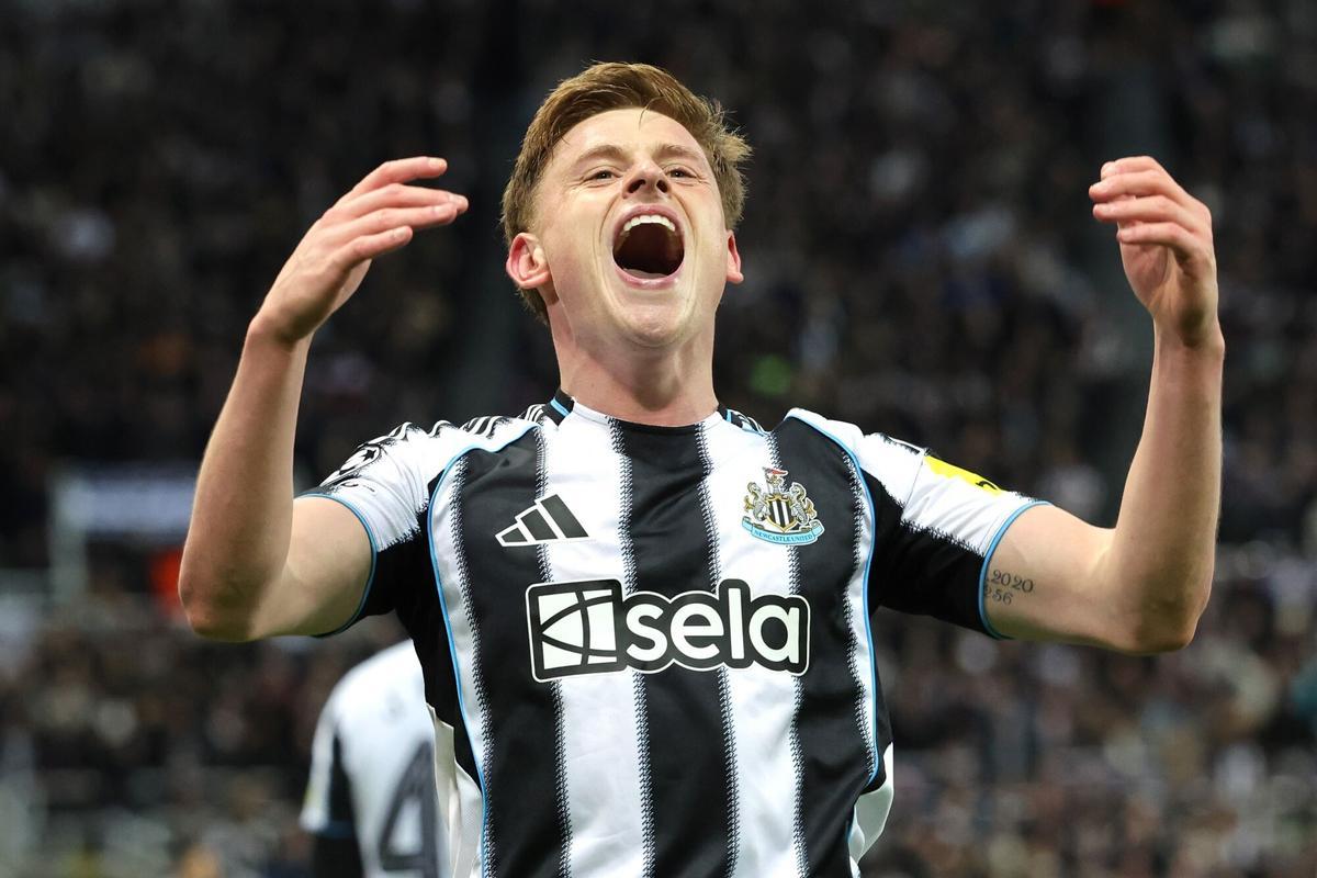 10 March 2026, United Kingdom, Newcastle: Newcastle United's Harvey Barnes celebrates scoring his side's first goal during UEFA Champions League round of sixteen first leg soccer match between Newcastle United and Barcelona at St James' Park. Photo: Steve Welsh/PA Wire/dpa 10/03/2026 ONLY FOR USE IN SPAIN