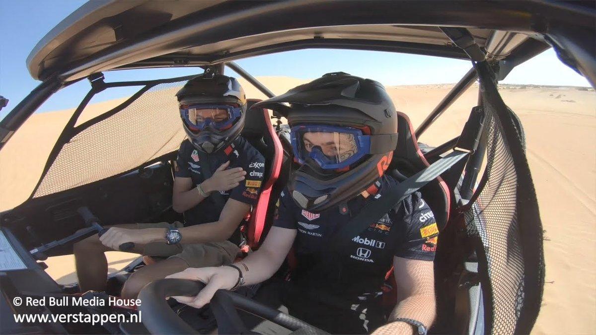 Verstappen y Albon, pilotando en el desierto