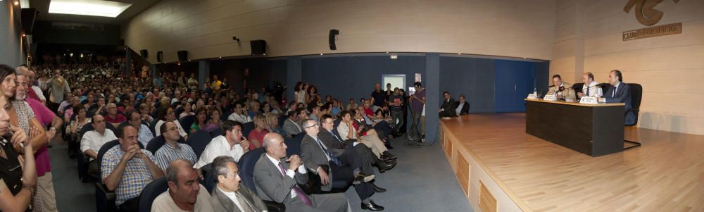 En julio de 2012 participó en las conferencias 'Perspectivas ante la crisis', organizadas por el Club Información