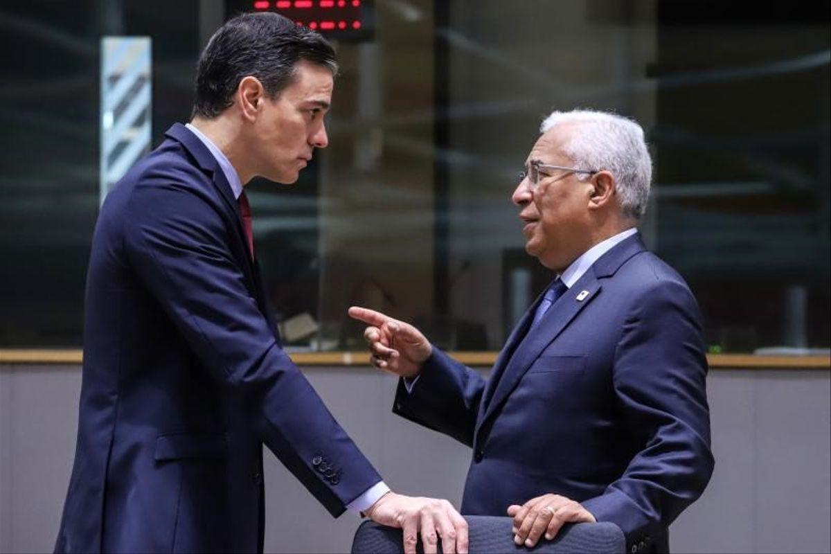 El presidente del Gobierno, Pedro Sánchez, y el primer ministro portugués, António Costa, durante el Consejo Europeo.