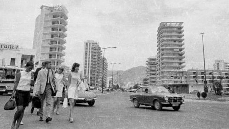 La Plaza Triangular de Benidorm en verano de 1968.