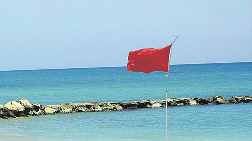 Cierran las playas más importantes de Vinaròs por E. Coli tras el temporal