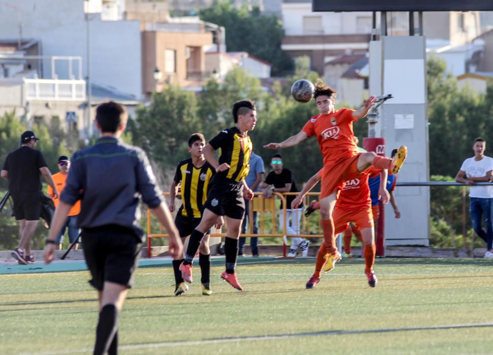 El equipo cadete del Idella CF ha llevado al fútbol eldense a la élite de la competición Autonómica por segunda vez en la historia