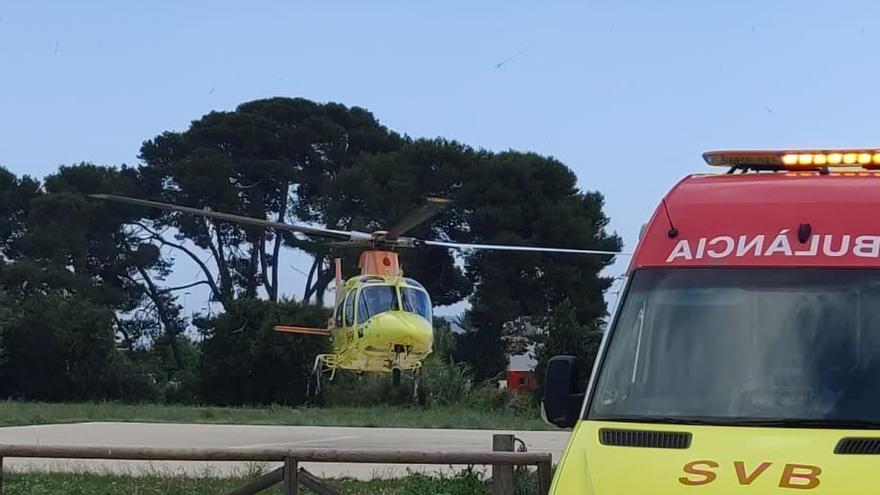 Evacuado en helicóptero un hombre de 64 años que quedó atrapado en una máquina en la Vall de Laguar