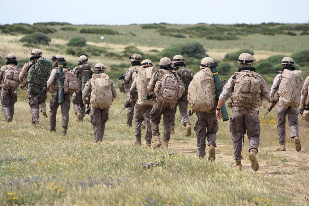 Desembarco con el 'puño ofensivo' de la Armada.