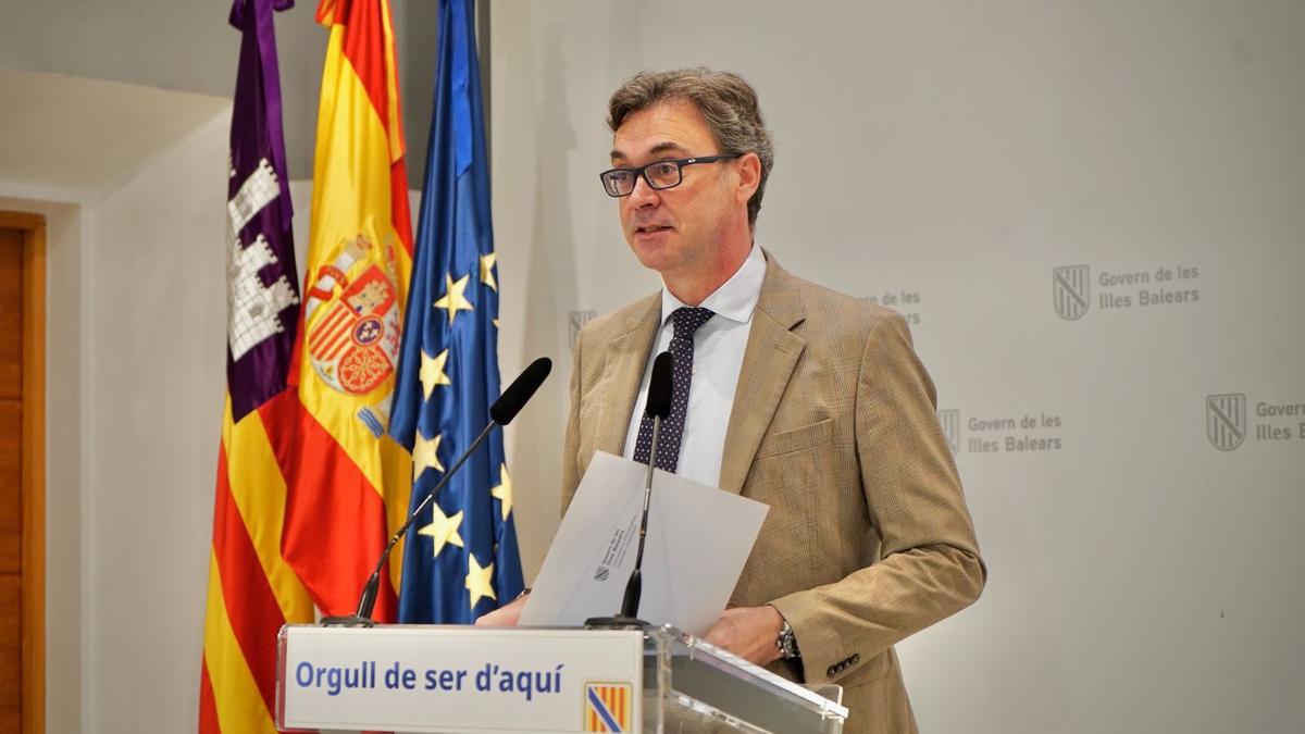 El portavoz del Govern, Antoni Costa, durante la rueda de prensa celebrada esta mañana tras el Consell de Govern
