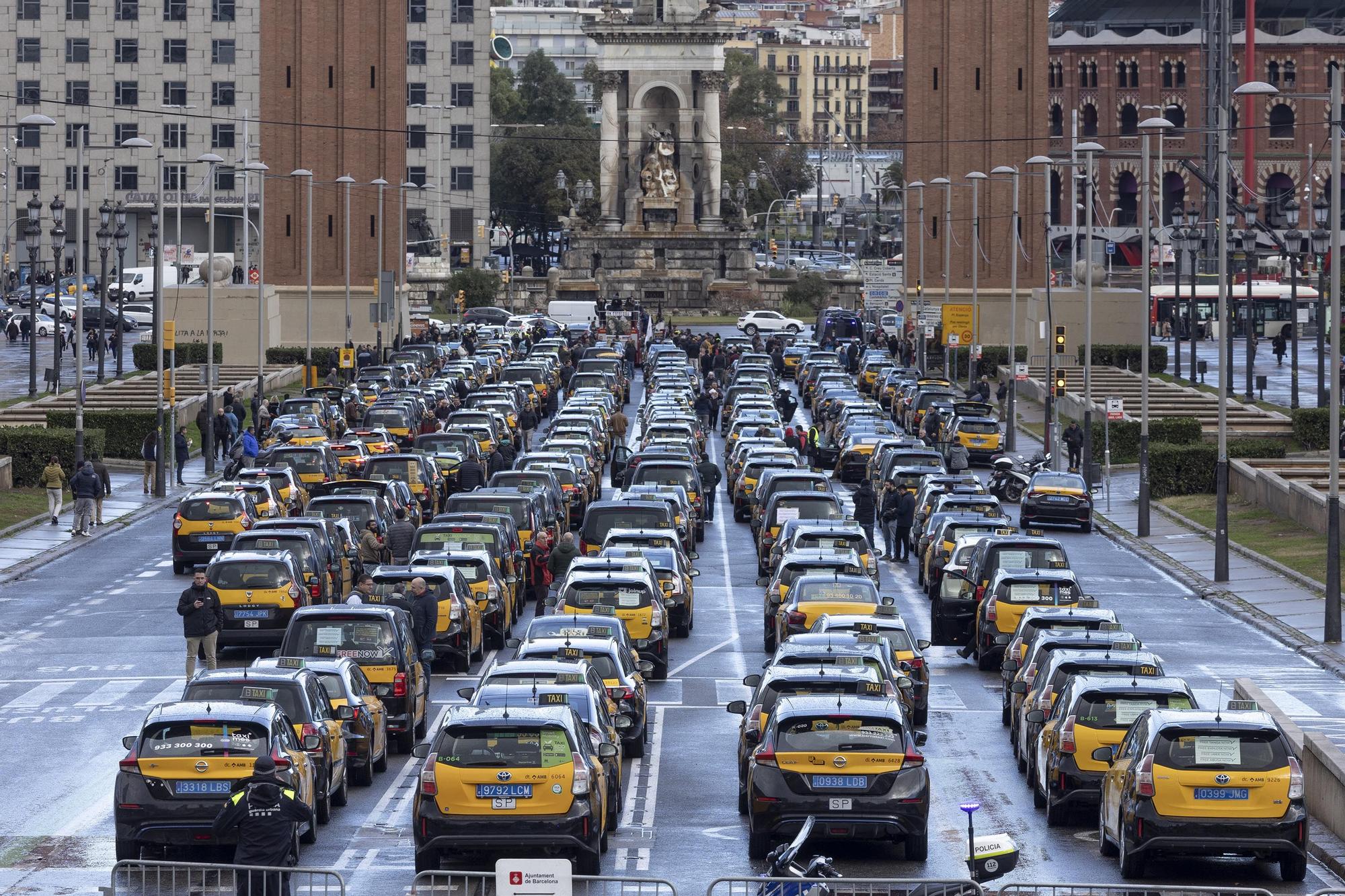 Taxis Barcelona  120.000 euros por permiso: las licencias de taxi