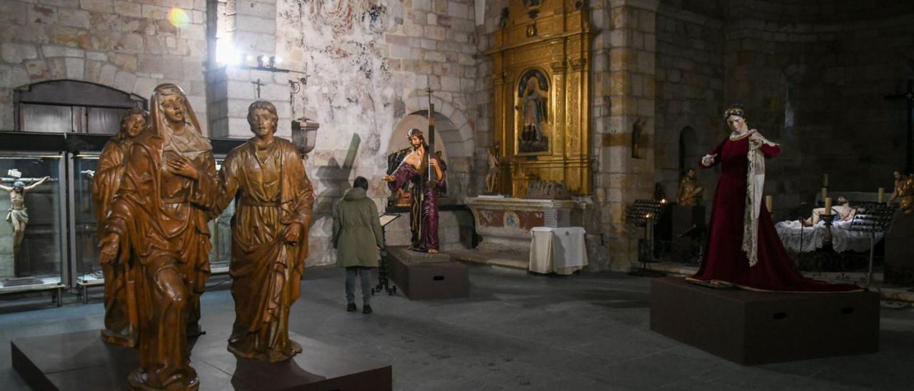 El &quot;mini museo&quot; de Santa María La Nueva recupera la totalidad de los pasos