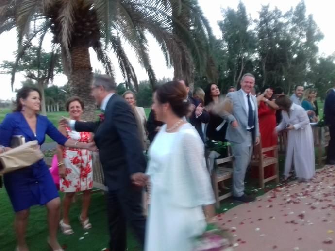 Boda en Maspalomas de los comisarios Sagrario de León y Antonio Jarabo