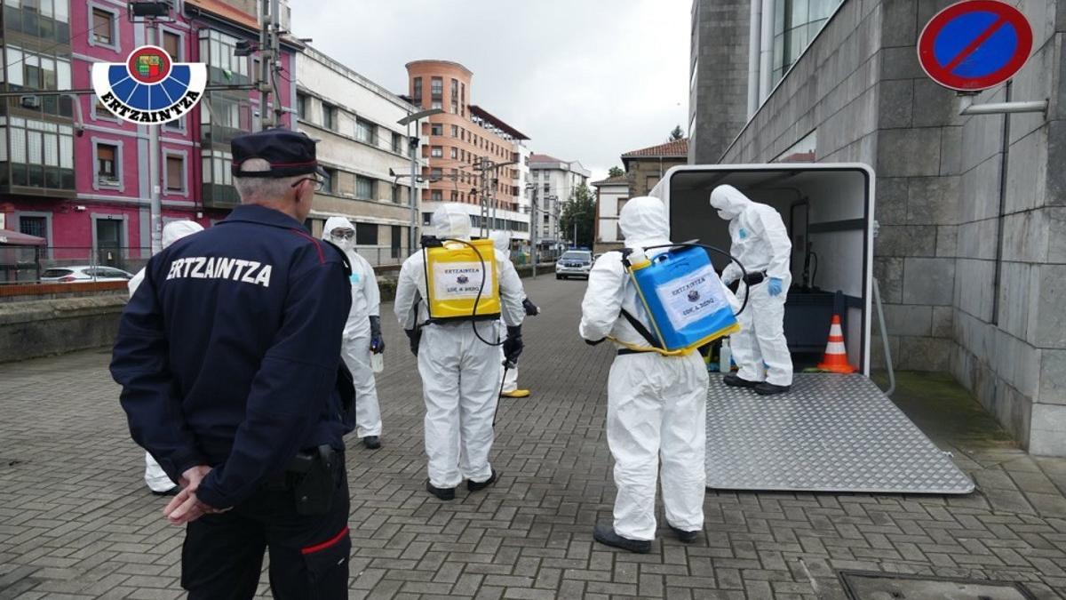 La Ertzaintza desaloja una discoteca en Vitoria por permitir bailar y no exigir el uso de la mascarilla