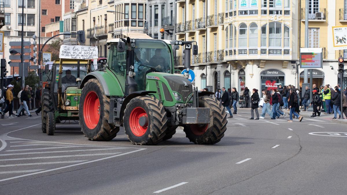 Un tractor en la protesta de Zamora