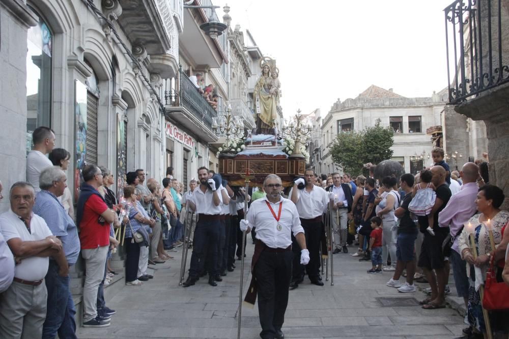 Un Cristo entre el fervor de la multitud. // Santos Álvarez