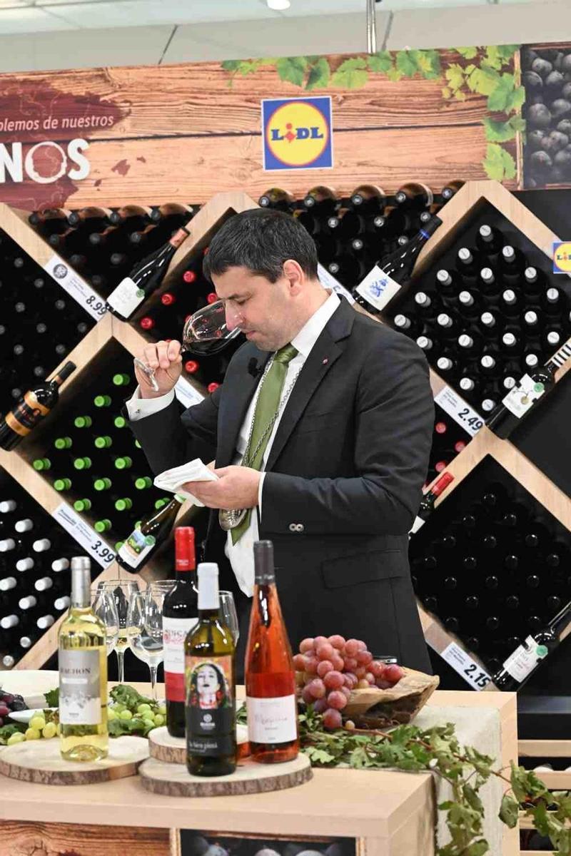 Lidl y el sumiller Jon Andoni Rementeria seleccionan 10 vinos... ¡Por 4,5 euros!