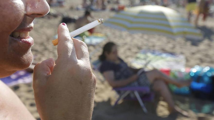 &quot;Siempre hay un antes y un después tras San Juan&quot;: denuncian de la basura que hay en Las Canteras