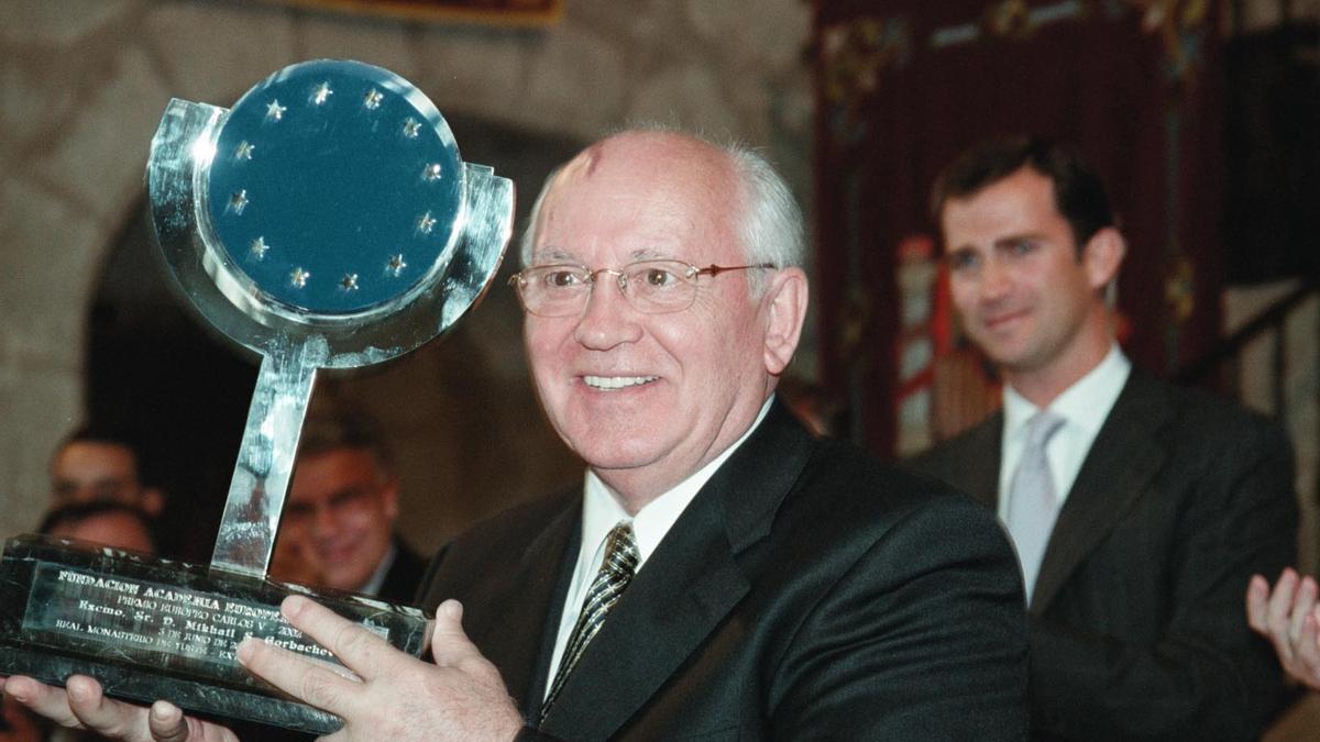 Mijaíl Gorbachov recogió el premio Carlos V en Extremadura.