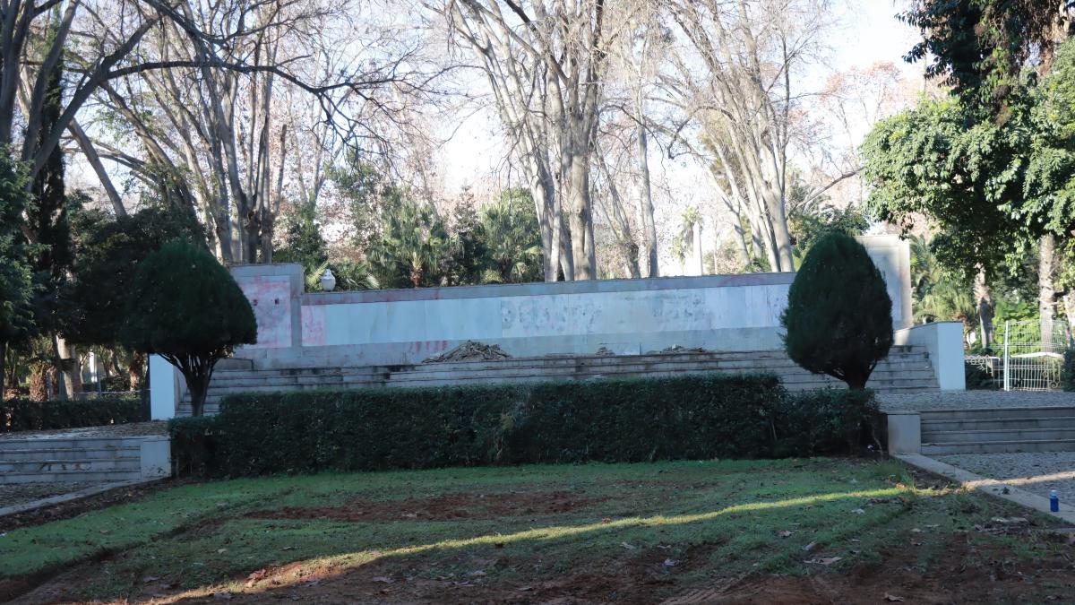 Imagen, este jueves, de la zona donde estaba la cruz, en el parque Ribalta.