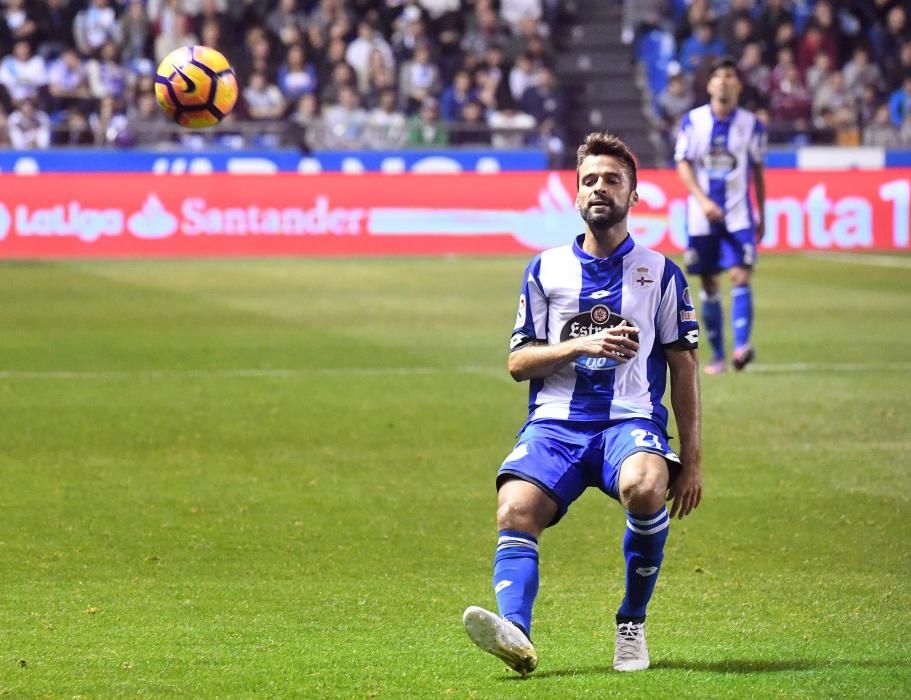 Un Çolak notable librea el ataque con un gran gol y un error suyo propicia el empate (1-1).