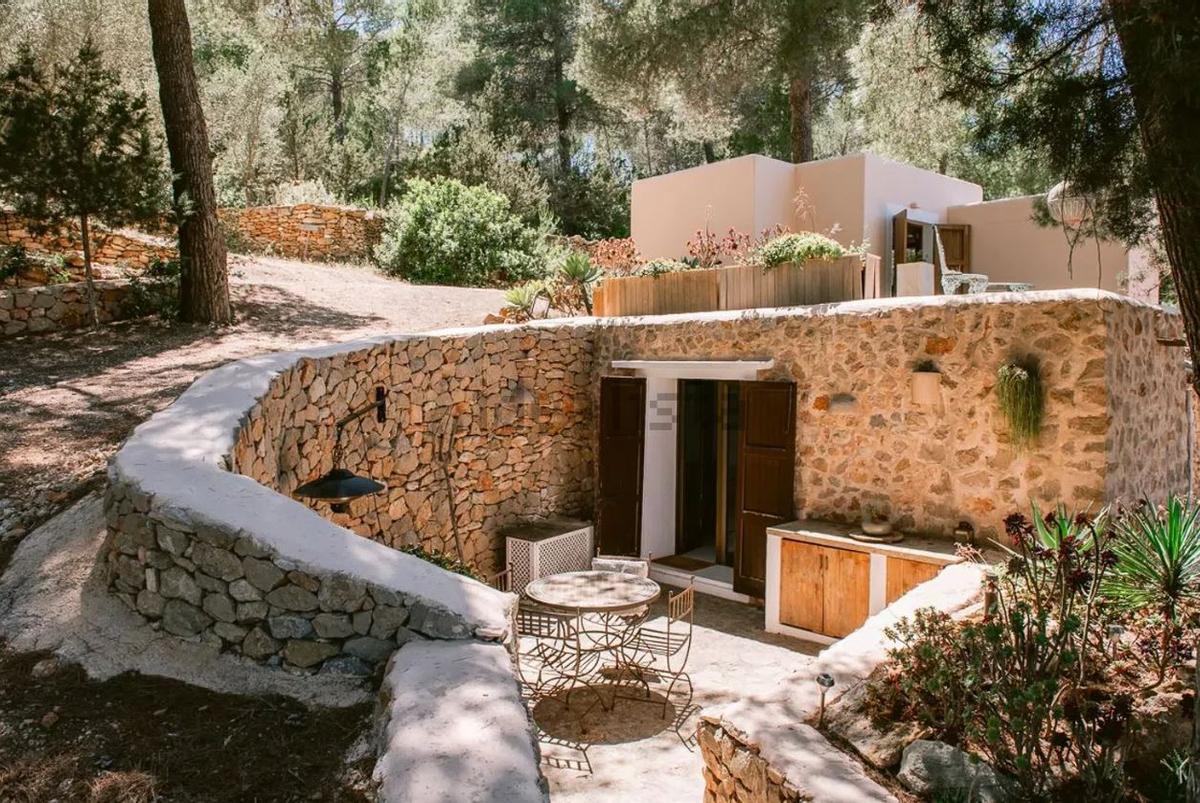 Así es una casa payesa del siglo XIX autosuficiente a la venta en Ibiza