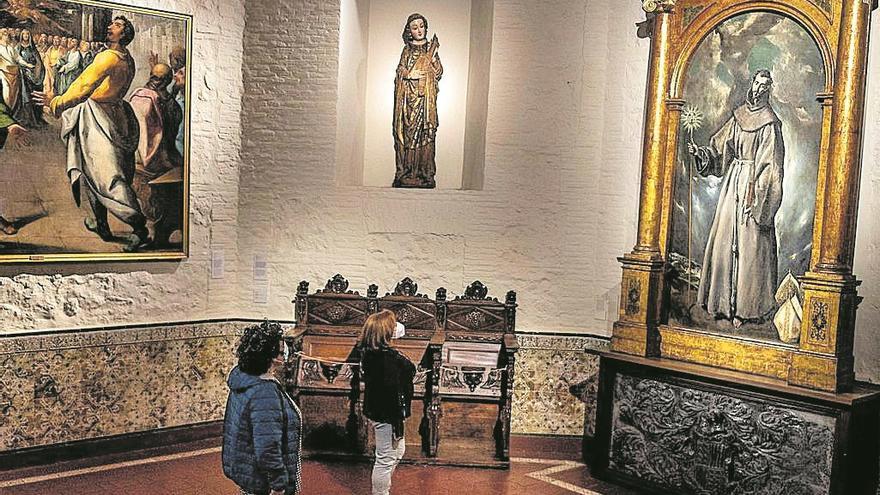 Museo del Greco: Dos niños contemplan un cuadro, ayer, en Toledo.