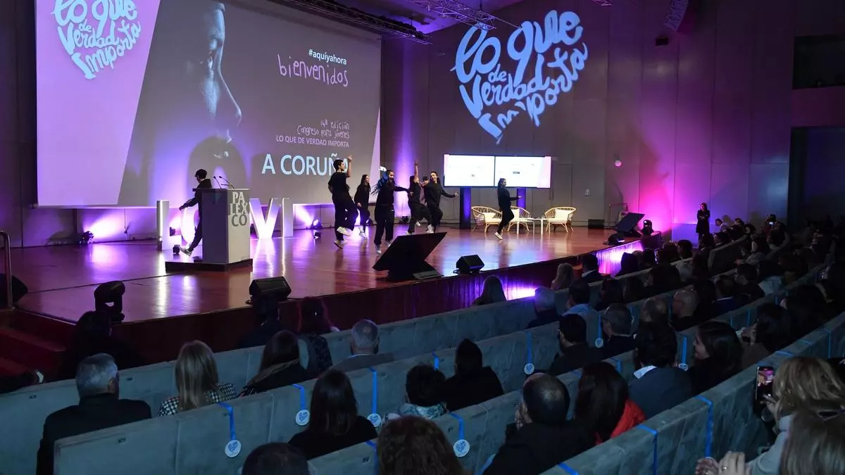 Espinosa, Arantxa Martínez y Ousman Umar, en A Coruña con el Congreso ‘Lo Que de Verdad Importa’
