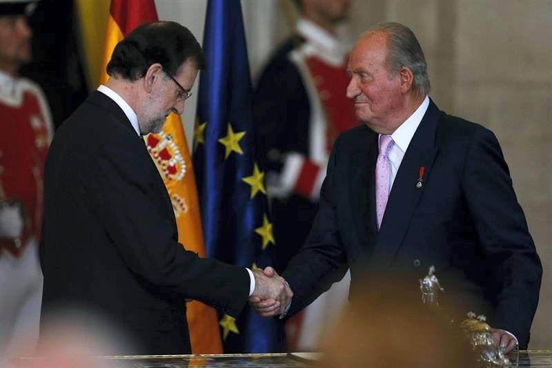 Fotogalería: Juan Carlos firma la abdicación