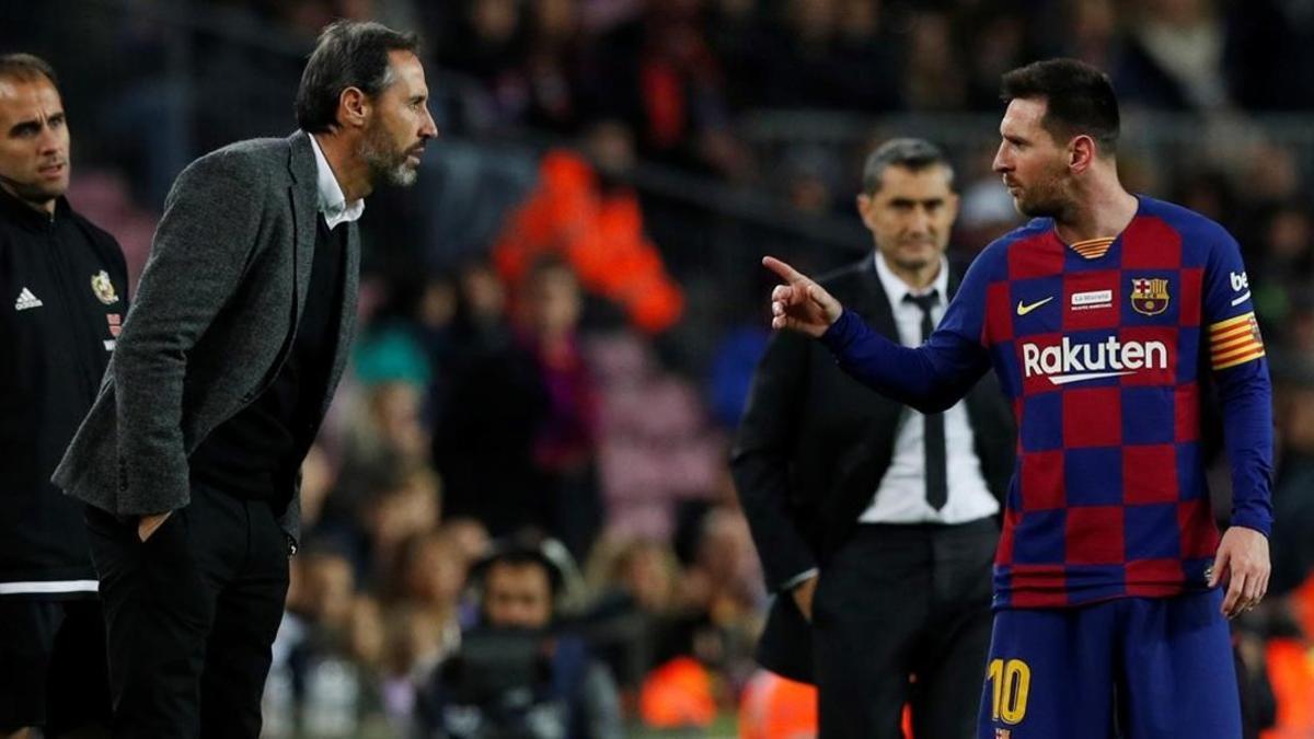 En el partido del Camp Nou, Leo Messi le recriminó alguna crítica que Vicente Moreno le hizo tras una acción.
