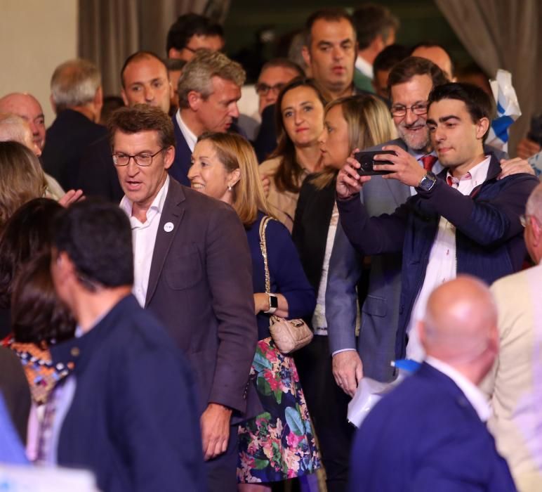 El Partido Popular cierra su campaña con un mitin ante cientos de simpatizantes en el Teatro Afundación de García Barbón