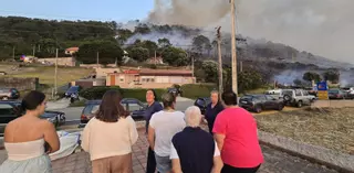 Oia revive la pesadilla de 2006: decenas de viviendas y un camping, desalojados