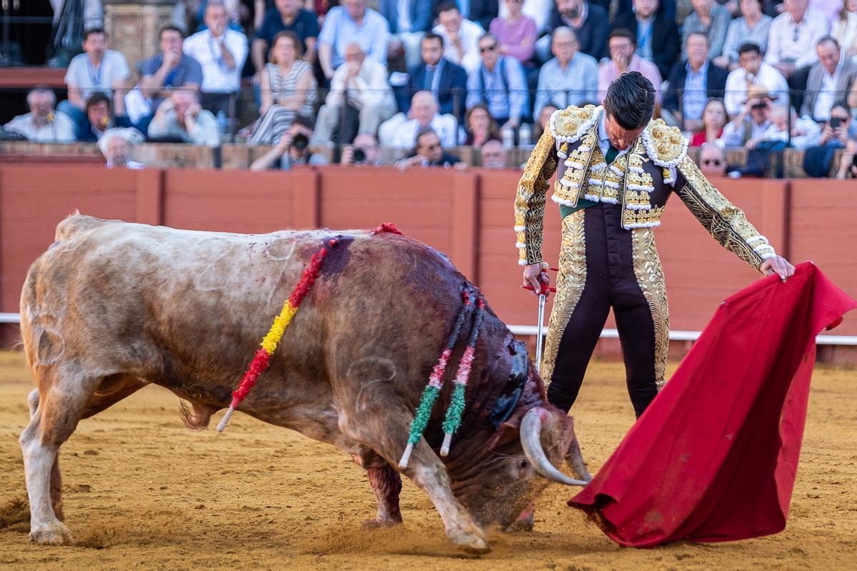 Encajadísimo con la izquierda el gaditano.