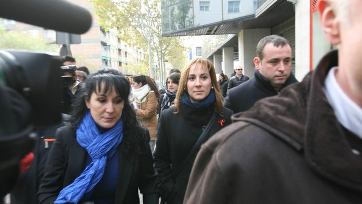 Maria Elena Pérez, alcaldesa de Montcada i Reixac, a su llegado a los juzgados de Sabadell, este sábado.