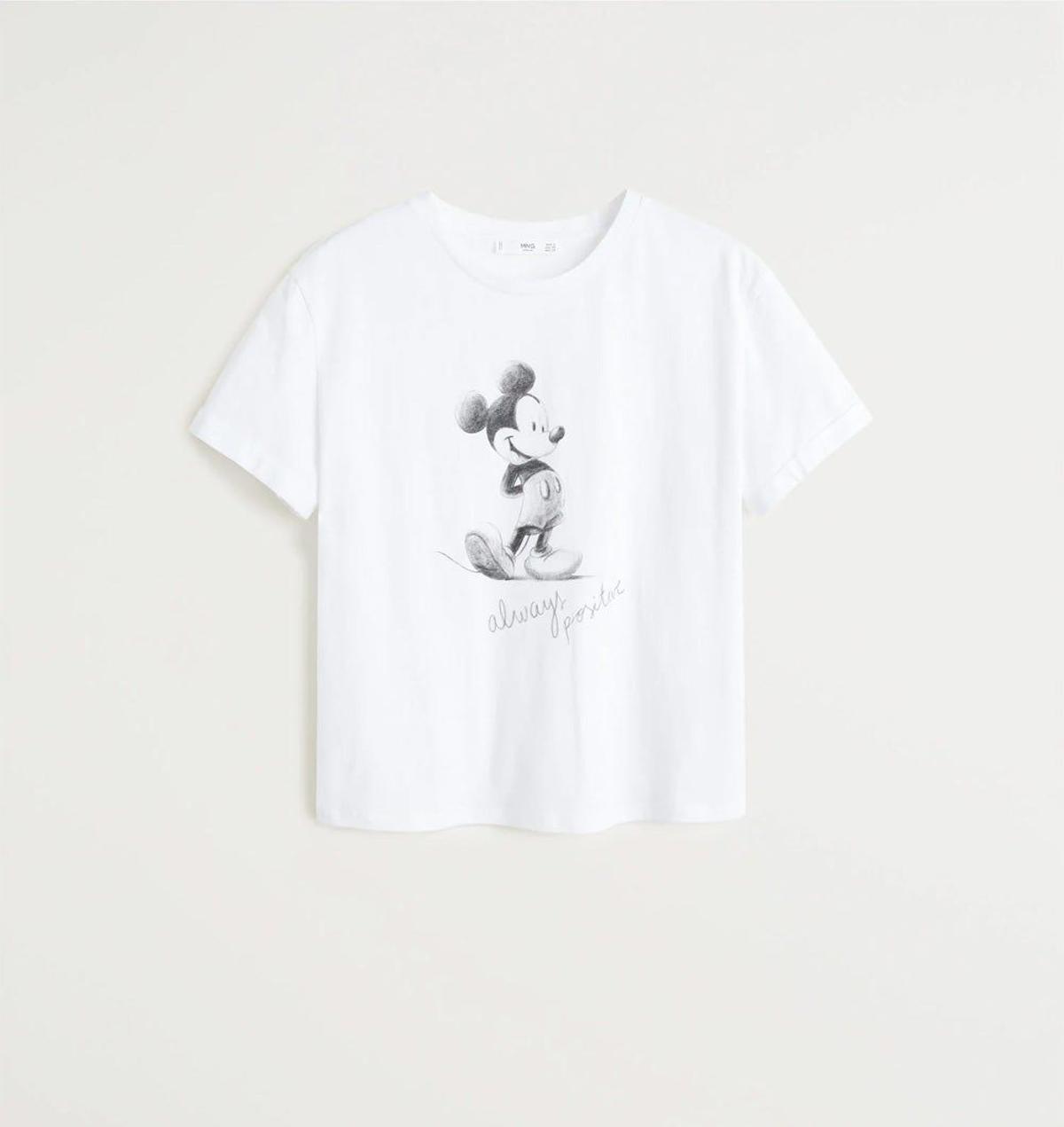 Camiseta blanca de Mickey Mouse de Mango. (Precio: 15,99 euros)