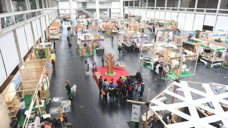 Puestos de BioCultura, ayer en ExpoCoruña.  | // CARLOS PARDELLAS