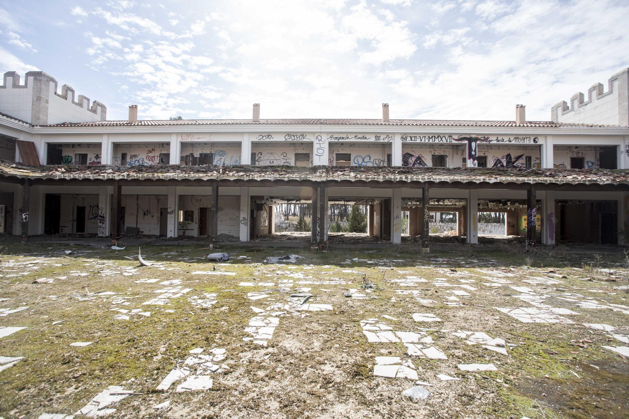 El Hotel Paraje San José de Requena: del lujo al saqueo