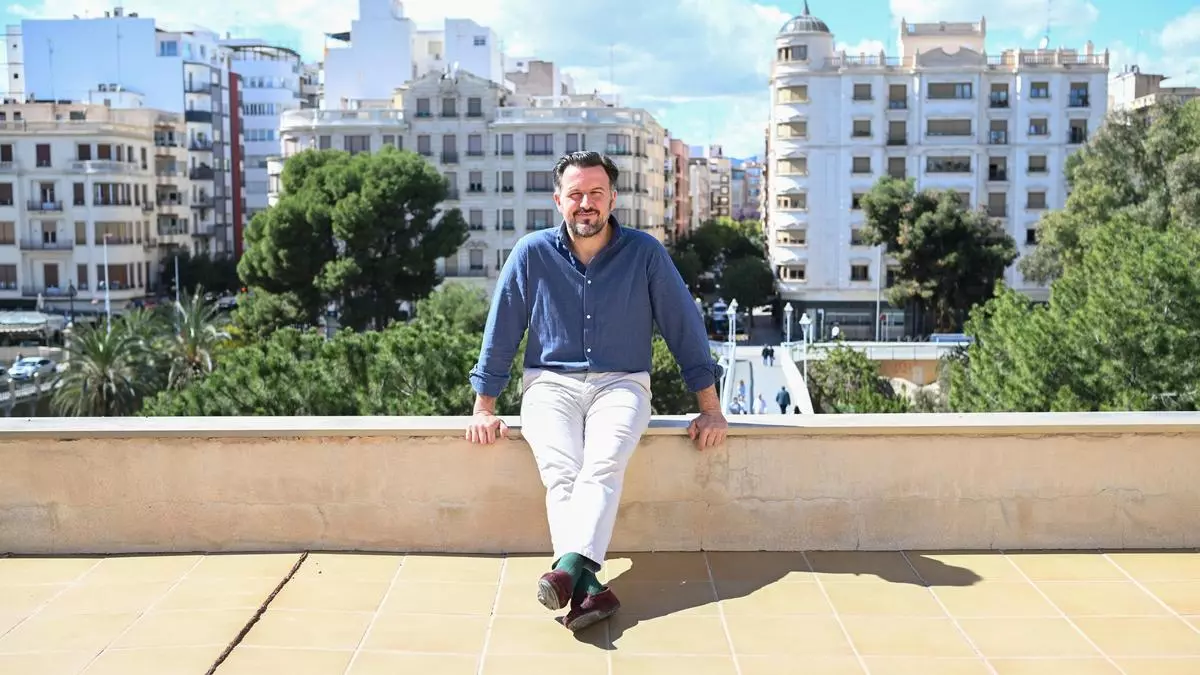 Pablo Ruz: «Elche necesita más vivienda pública y no colegios, y hay solares que se podrían recalificar y vender»