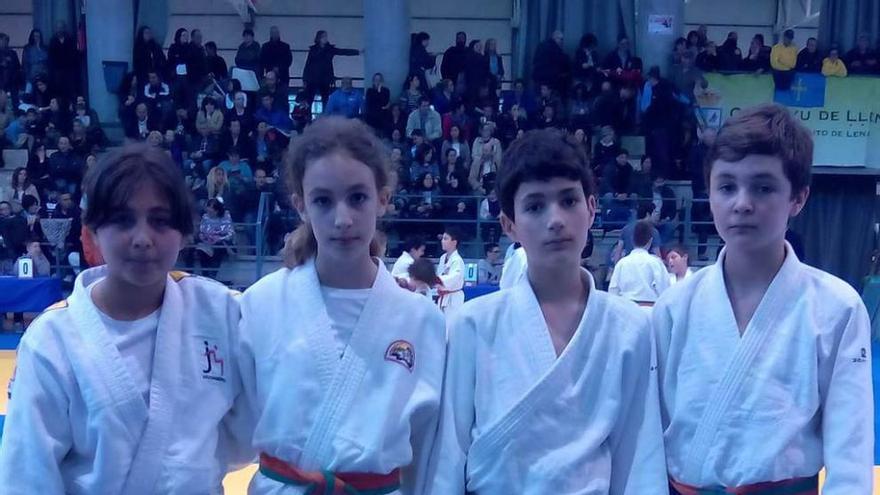 Luchadores del Judo Mieres.