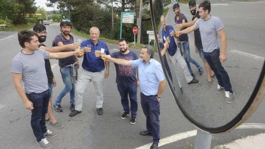 Brinde organizado onte polo BNG no cruce da Chasqueira.