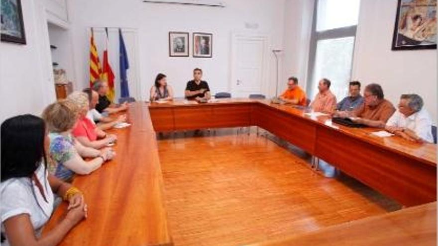 El govern (CiU,PSC) donarà compte en el ple d&#039;aquesta nit de la contractació de tres càrrecs de confiança.